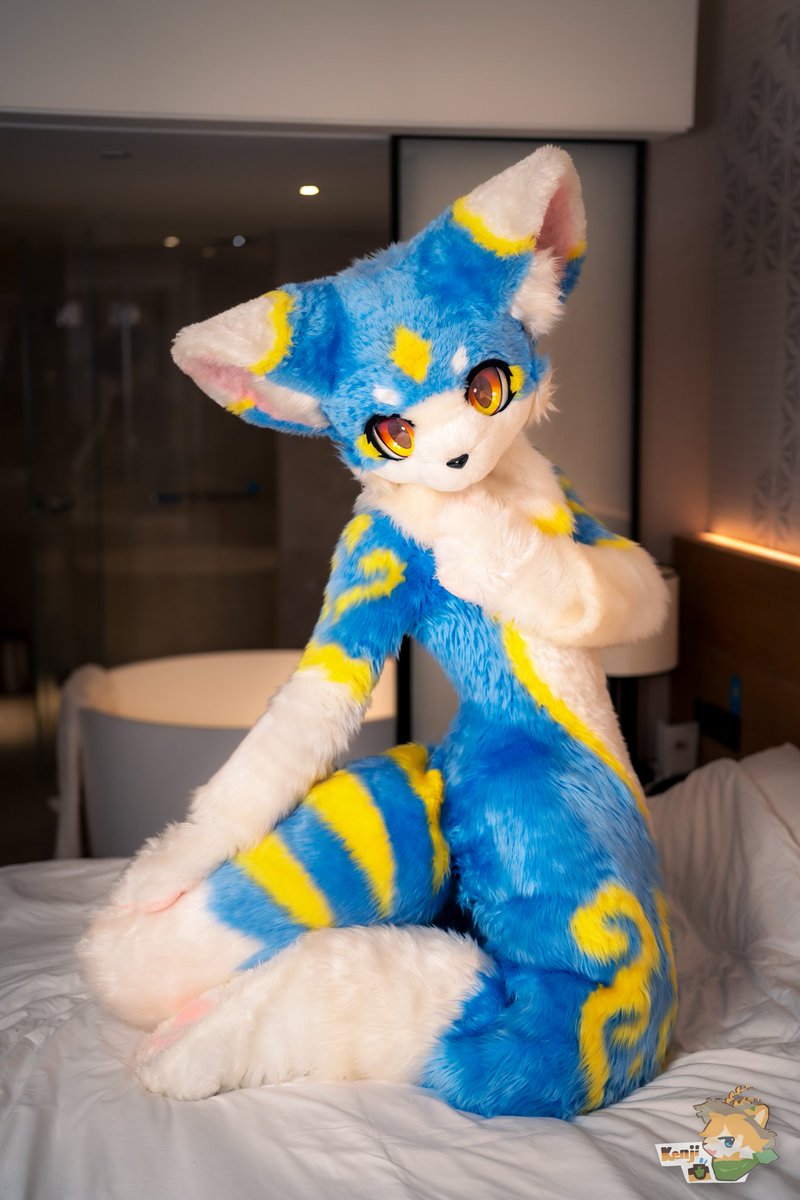 #FursuitFriday
据说摸摸咱的尾巴会有好运哦～
📷：<a href="/Kenji0629/">Kenji🌟</a>