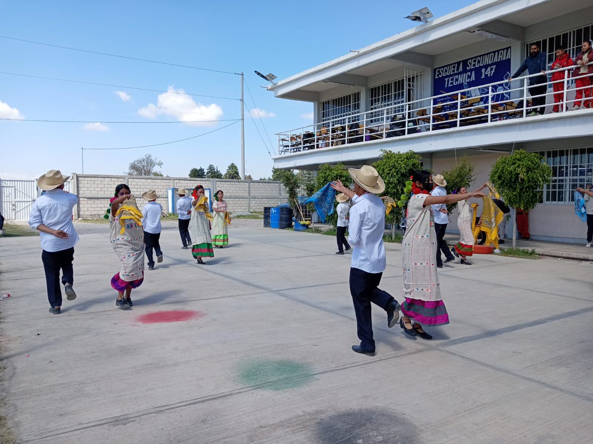 💀✨ Tradición y cultura que transforman.
Estudiantes de la Secundaria Técnica 147, el Bachillerato Digital 283 y el Jardín “Tlamalistli” en #Amozoc celebraron su Concurso de Ofrendas y Programa Cultural.

#DíaDeMuertos #OrgulloAntorchista #CulturaQueTransforma