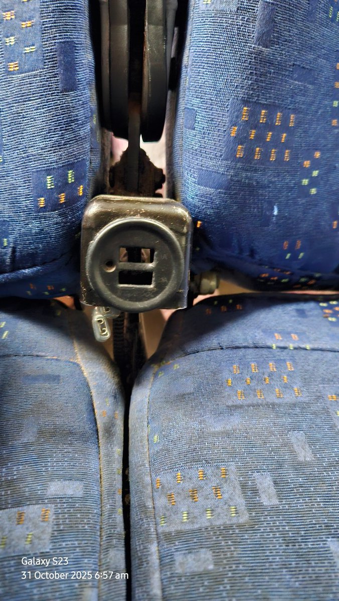 agogte20's tweet image. After paying almost 600-700 Rs. for the tickets, this is the maintenance and cleanliness of AC Shivneri buses operated by MSRTC. 
#MSRTC #shivneri #mumbaipune #mahagov