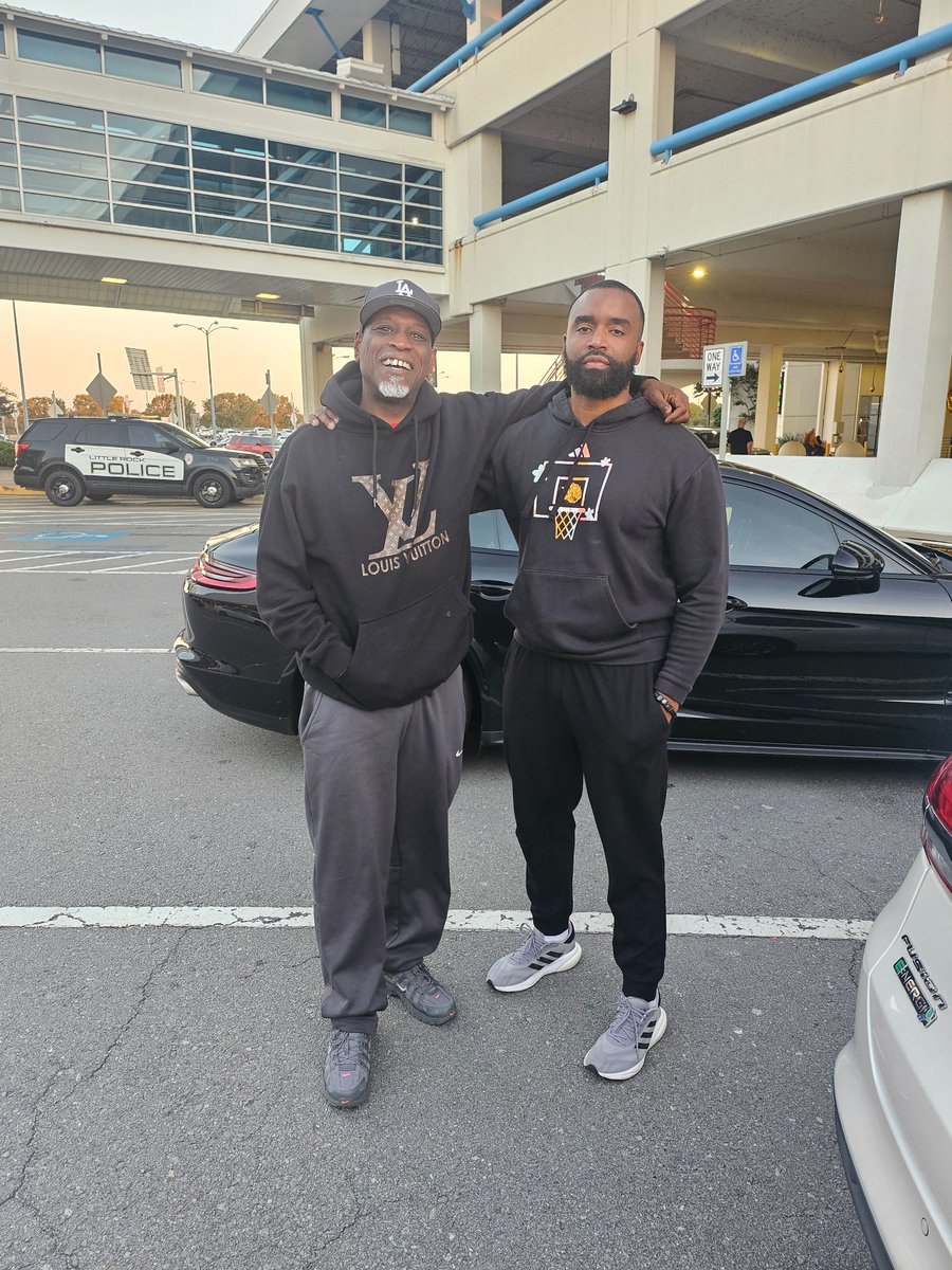 ll2_tt's tweet image. Can&apos;t go to Arkansas without linking up with Coach Solo💯
@UAPBLionsMBB 🔑 To The City #TeamDevelop #BTB