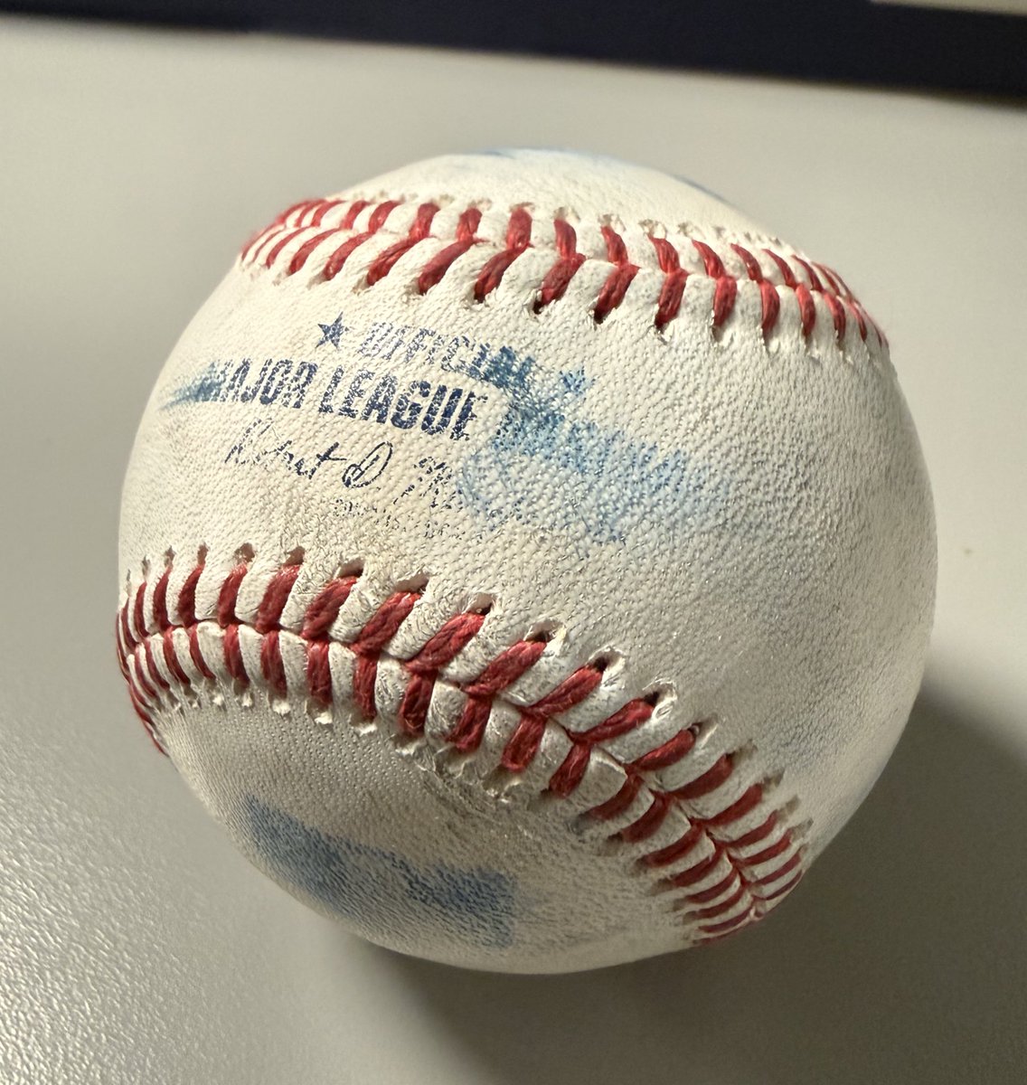 Julio Rodríguezヒット実使用球 Julio Rodríguez hits a ROCKET home run! 106 MPH off the bat