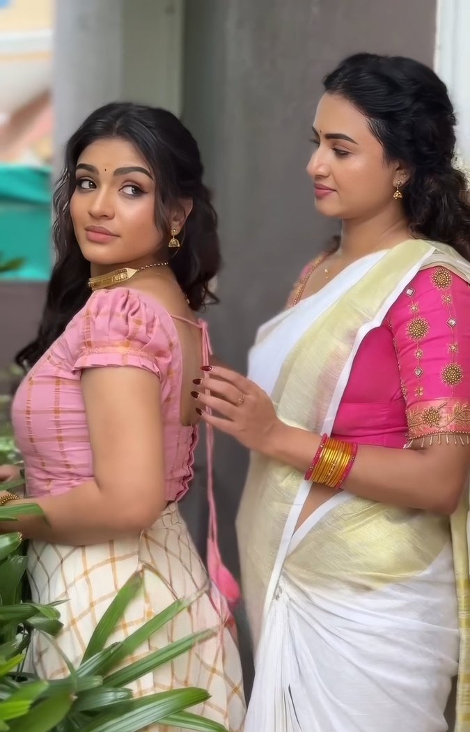 RachuSissy's tweet photo. Me: Amma pasanga elaa kindal panranga ma enna ipdi ponnu madhiri valakuradha paathu

Mom: Ne en ponnu dhan di adhunala dha unna ipdi valakuren

Me: Amma ipdiye pona pasanga enna oomba vekuranga

Mom: Apdiya panranunga. Avanungala veetuku kootitu va na paathukuren 😘
#Pottachi https://t.co/ioTJ7mJZ50
