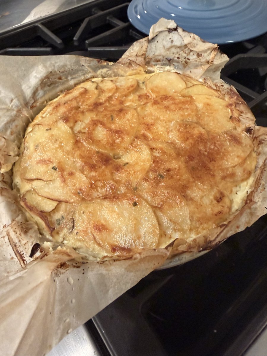 Fwiz's tweet image. I made a honey &amp;amp; miso french onion beef with chive potato cake. 

It was a 10/10. Adding it to my top fav dishes in my bag.