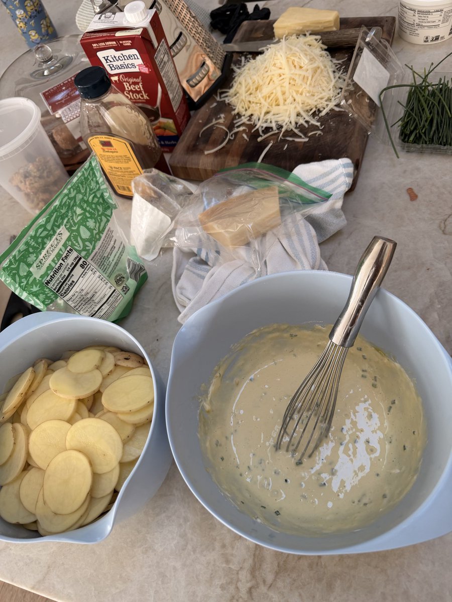 Fwiz's tweet image. I made a honey &amp;amp; miso french onion beef with chive potato cake. 

It was a 10/10. Adding it to my top fav dishes in my bag.