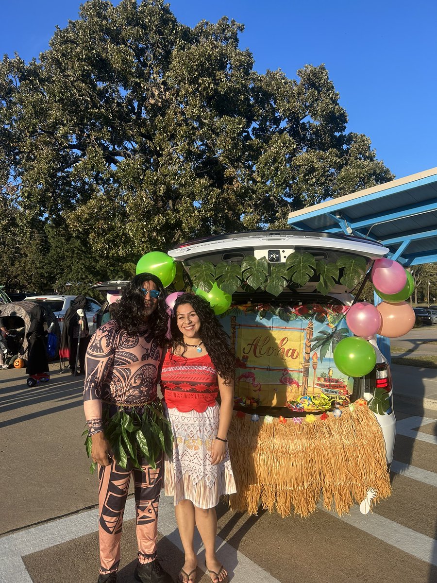 FairviewFalcon2's tweet photo. Wow, what a turnout! Trunk or treat was a success! Special thanks to everyone who hosted a trunk, passed out candy, and helped with the concession stand. Thank you to all of our high school volunteers as well. 👻 https://t.co/0ZPCzNoe8J