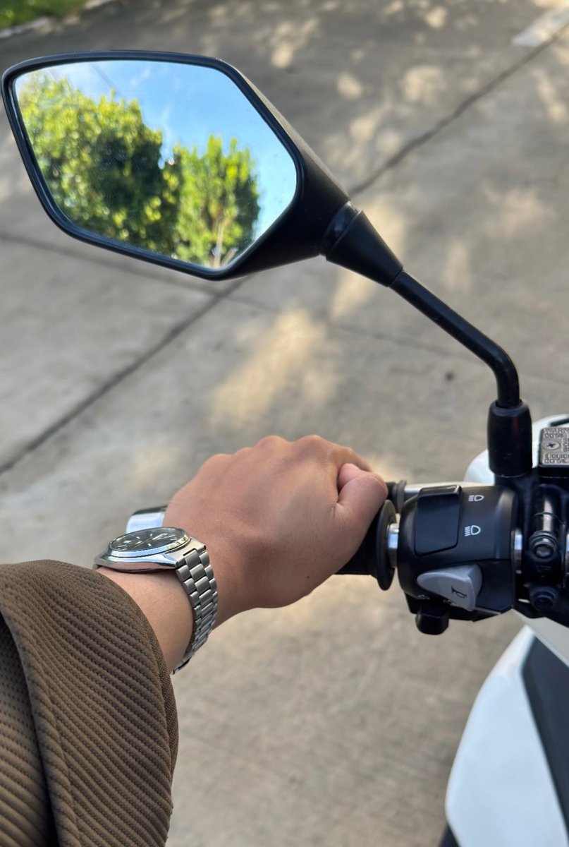 dark_gray tweet media