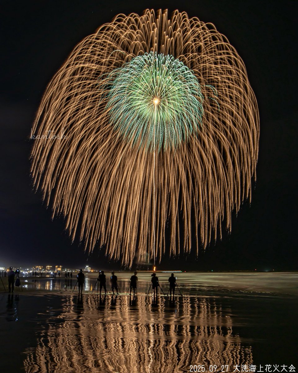 ・
2025.09.27
#大洗海上花火大会
location：茨城県大洗町
・
その②
大洗と言えば、まず撮りたくなるのはリフレクション✨
波打ち際のリフレクションは色んな表情を見せてくれるから好き♪
・
#花火 #花火大会 #茨城県 #大洗町 #野村花火工業 #リフレクションビーチ #大洗サンビーチ #リフレクション