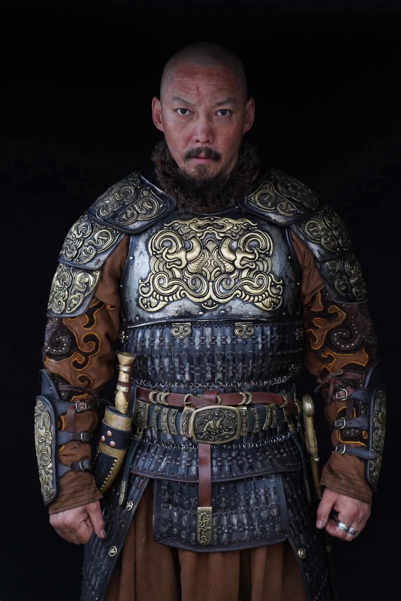 Алтан Ордны хаан Бат хааны дүрд жүжигчин Чоймболын Болд
Унгар, Англи, страли, Монголын хамтарсан “Gateway to the west” УСК өчигдөр Монголд нээлтээ хийсэн. Бүх гол дүрд монгол жүжигчидтэй олон улсын төсөл.
Би л лав үзнэ.