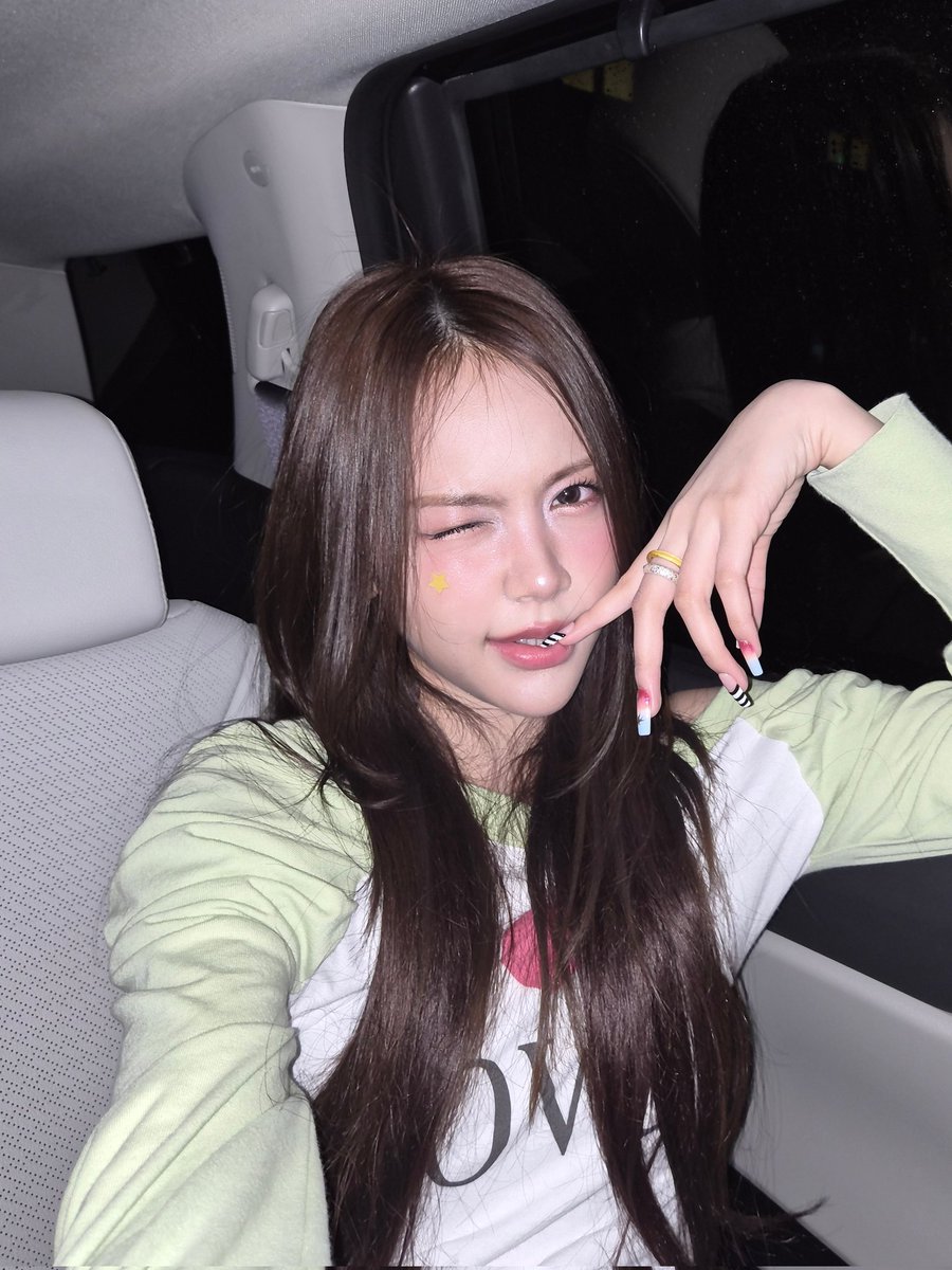 We are lucky af Carmen chose SM cause now we get to see her on stage instead of UGM/UI cantik...