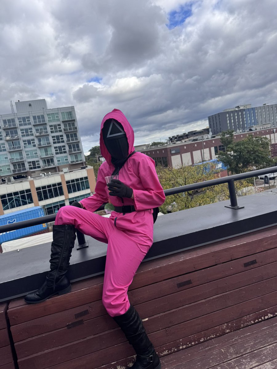 NakeiLu's tweet photo. Did I sew this costume for a bar crawl? Yuh. Did I slay? Absolutely. https://t.co/rxmVLa1ob1