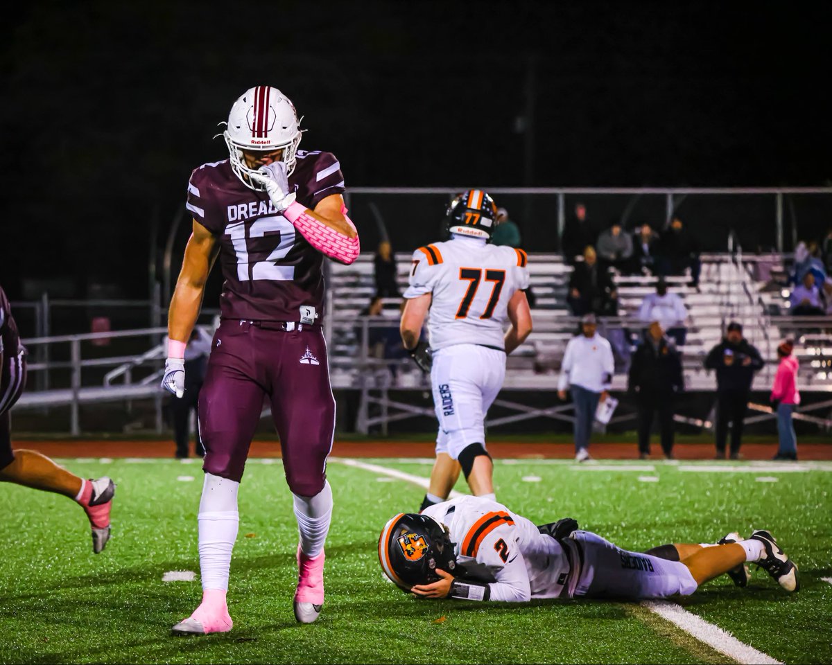 Regular season highlights!!

⭐️ 8-1

⭐️ 794 receiving yards

⭐️ 11 touchdowns

⭐️ 5 sacks

⭐️ 10 TFL’s

hudl.com/v/2SnKg6