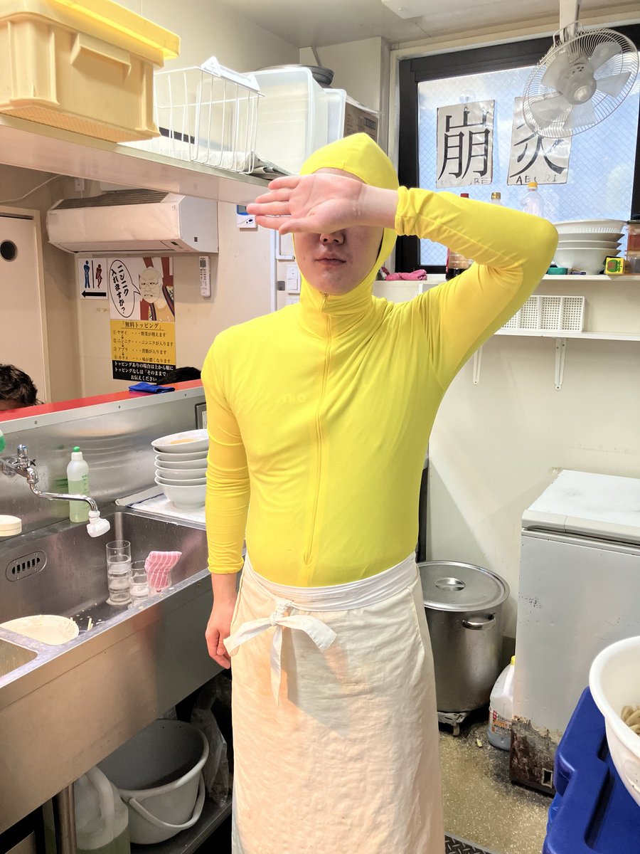 jiro_nishidai's tweet photo. おはようございます。
本日、何やら仮装した従業員が出勤してきました！

魔女は仮装せずにお待ちしております。 https://t.co/vB6rmJ61ye