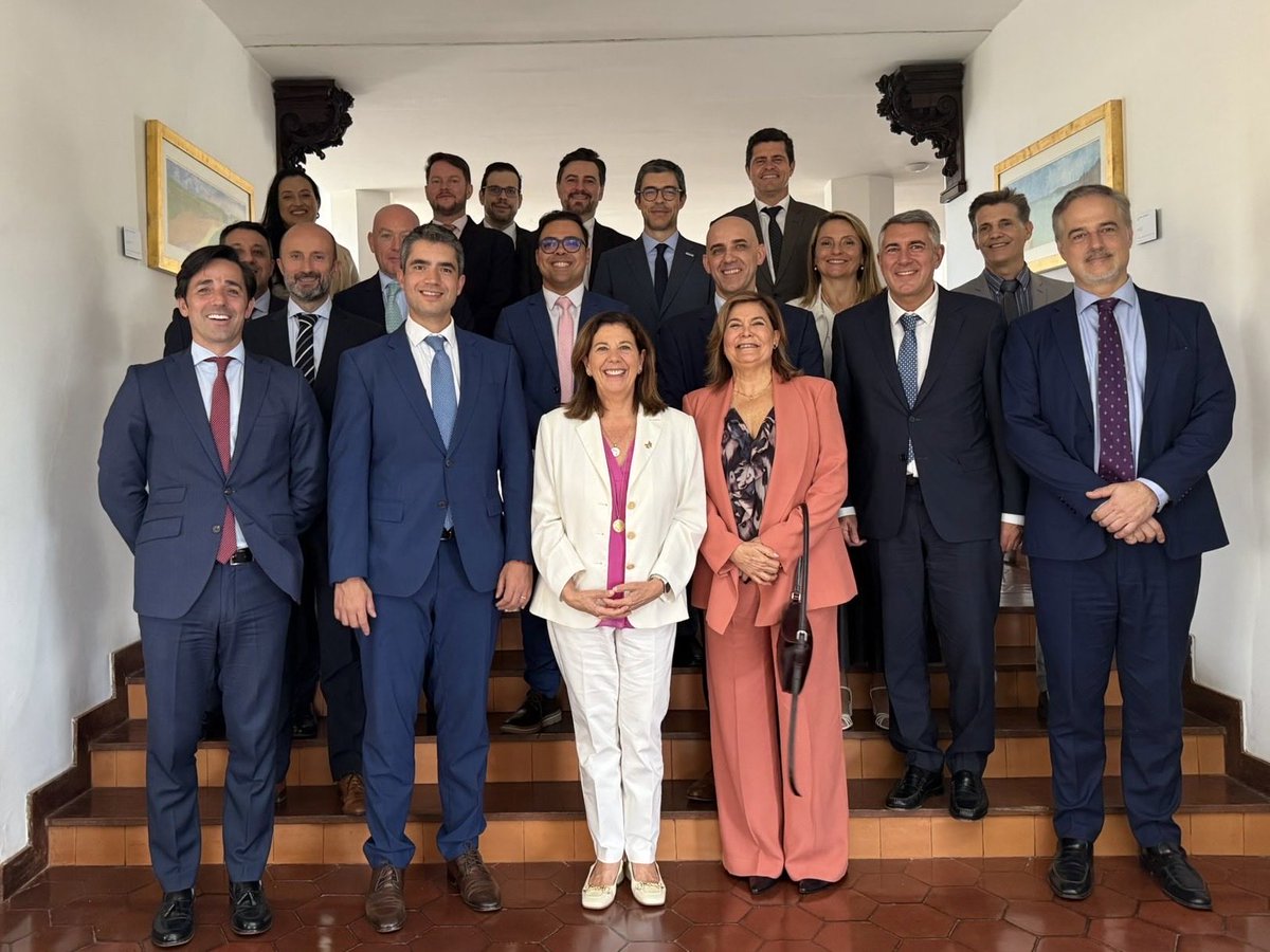 Ontem realizamos um almoço de trabalho na Embaixada com representantes de empresas espanholas 🇪🇸 que operam no Brasil 🇧🇷 e com a @antt_oficial

Analisamos oportunidades de investimento em transporte e regulamentação setorial

É sempre um prazer dialogar com a ANTT