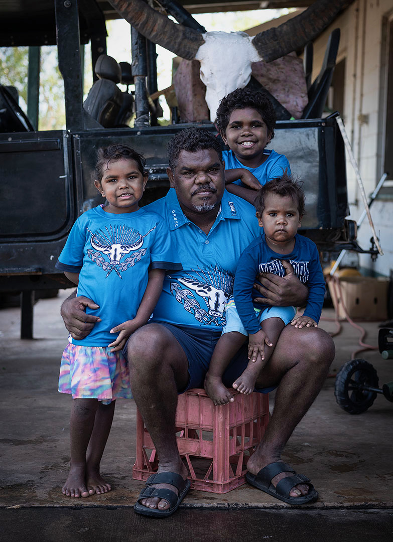 reddustoz's tweet image. How good is family? Wally from Daly River with his family. These photos were captured during a visit from our Storytelling program. Read more about the program here ow.ly/u4R150XkJqi