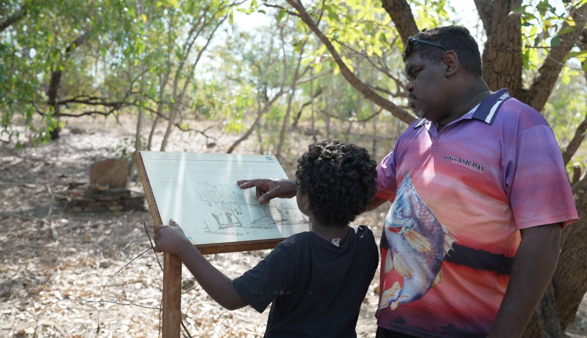 reddustoz's tweet image. How good is family? Wally from Daly River with his family. These photos were captured during a visit from our Storytelling program. Read more about the program here ow.ly/u4R150XkJqi
