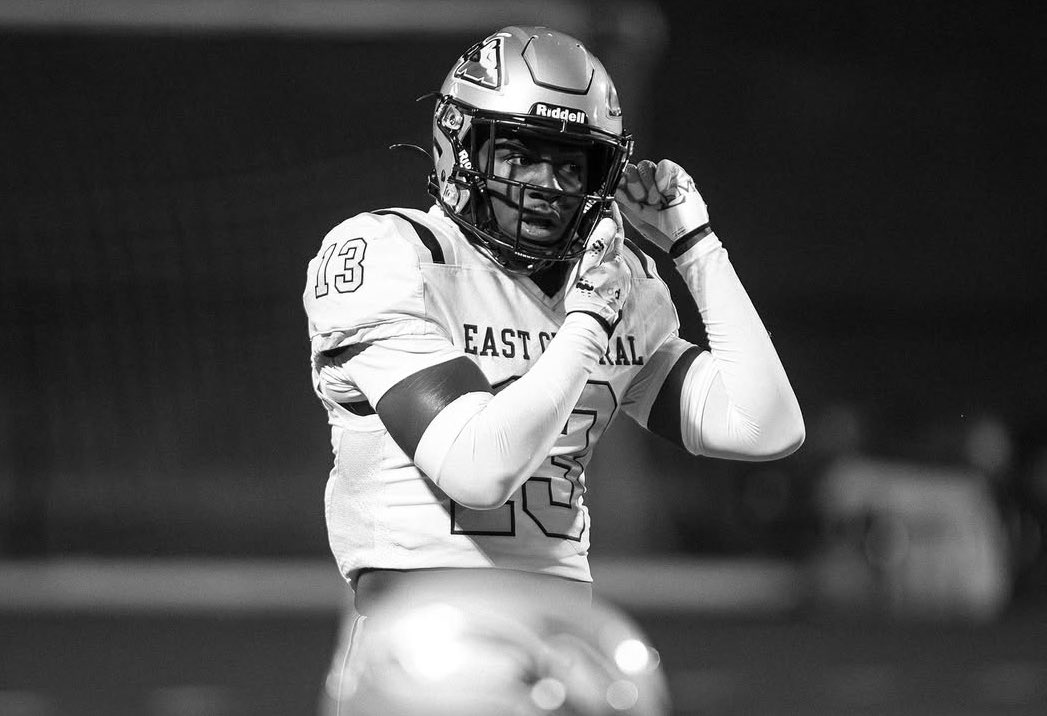 JUCO SOPHOMORE SZN❌
Dec’ 25 Grad
6’0 190lbs
3.3 GPA
BOUNDARY SAFETY/NICKEL
hudl.com/v/2Sfp0v