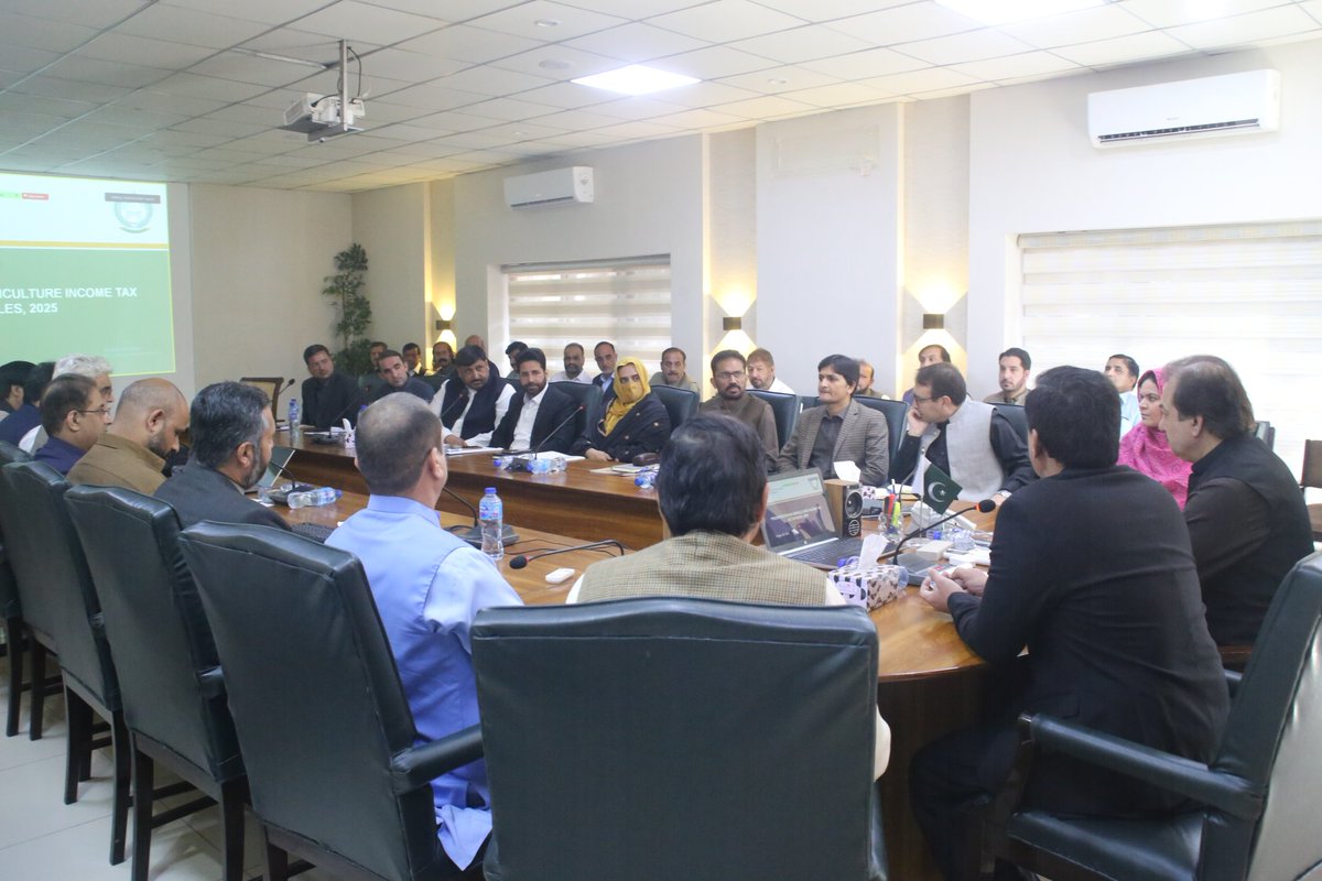 Commissionerhr2's tweet image. ایبٹ آباد میں بورڈ آف ریونیو خیبر پختونخوا کے اجلاس میں لینڈ ریکارڈ کمپیوٹرائزیشن، شفاف سروس ڈلیوری، اور کیش لیس سسٹم فعال بنانے کے فیصلے۔ ریونیو اسٹاف کی تربیت اور عوامی سہولت میں بہتری کے لیے مؤثر اقدامات پر زور۔ #GoodGovernance #RevenueReforms