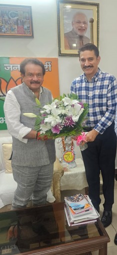 NestleIndia's tweet image. Kunwar Himmat Singh met Shri S.P. Singh Baghel, Hon’ble MoS for Fisheries, Animal Husbandry &amp;amp; Dairying, to discuss key challenges &amp;amp; opportunities in India’s dairy sector. Shri Baghel shared inspiring ideas for #sustainable growth and 
#DairyDevelopment