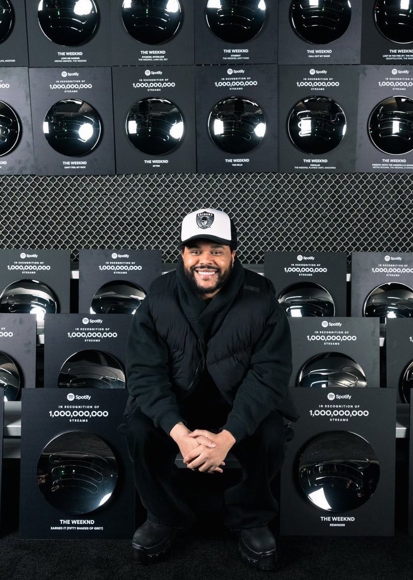 NO TOPO! The Weeknd ultrapassou 120 MILHÕES de ouvintes mensais no Spotify pela SEGUNDA VEZ em sua carreira.