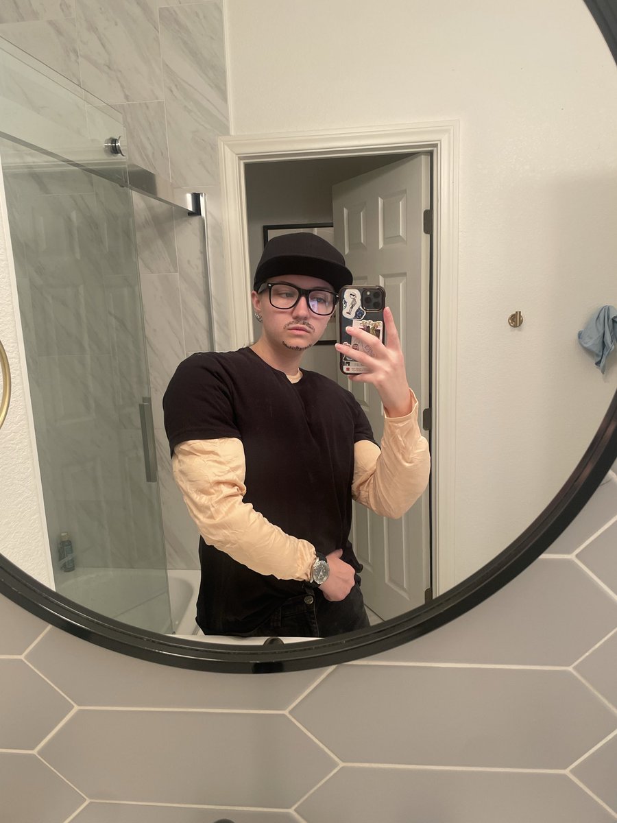 jizzuhballsuh's tweet photo. Rate my Halloween costume @Zak_Bagans https://t.co/bFuHXwgwJR