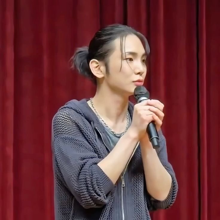 he looked so freaking good here wow