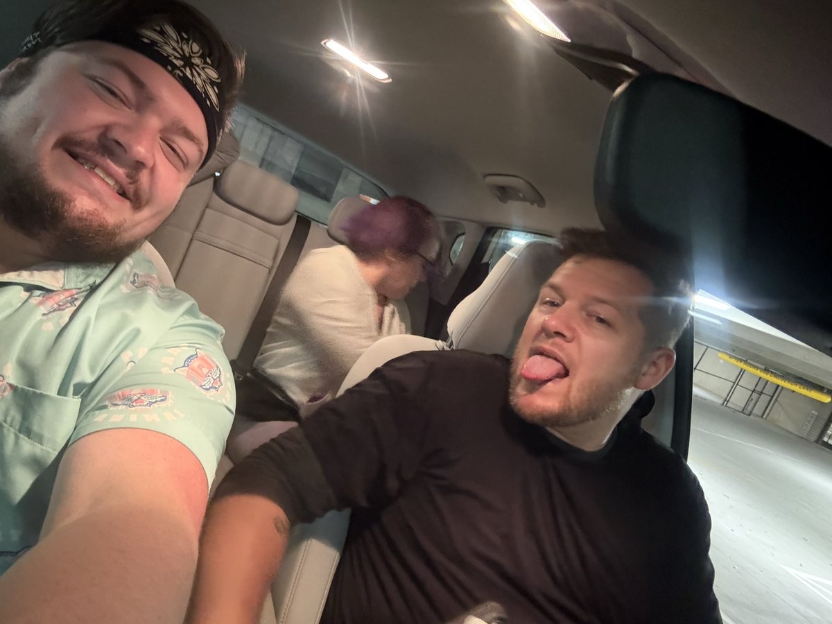 XAvengedxWolfX tweet media