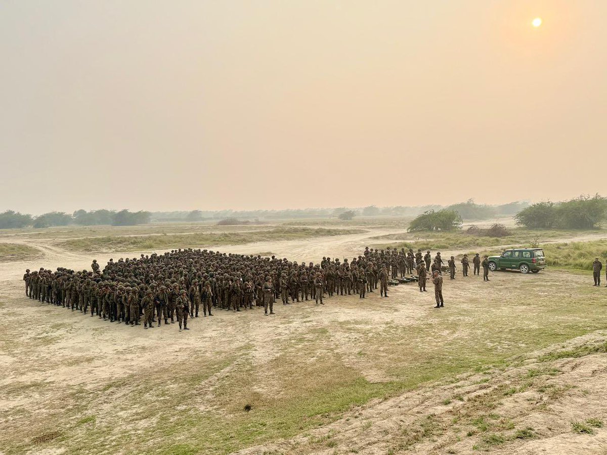 VajraCorps_IA's tweet image. #StrongAndCapable #OnPathToTransformation 
Lt Gen Ajay Chandpuria, AVSM, VSM, GOC #VajraCorps, visited #GoldenArrowDivision and reviewed the Formation’s operational preparedness.
Addressing troops engaged in intensive training in forward areas, he lauded their grit, innovation…