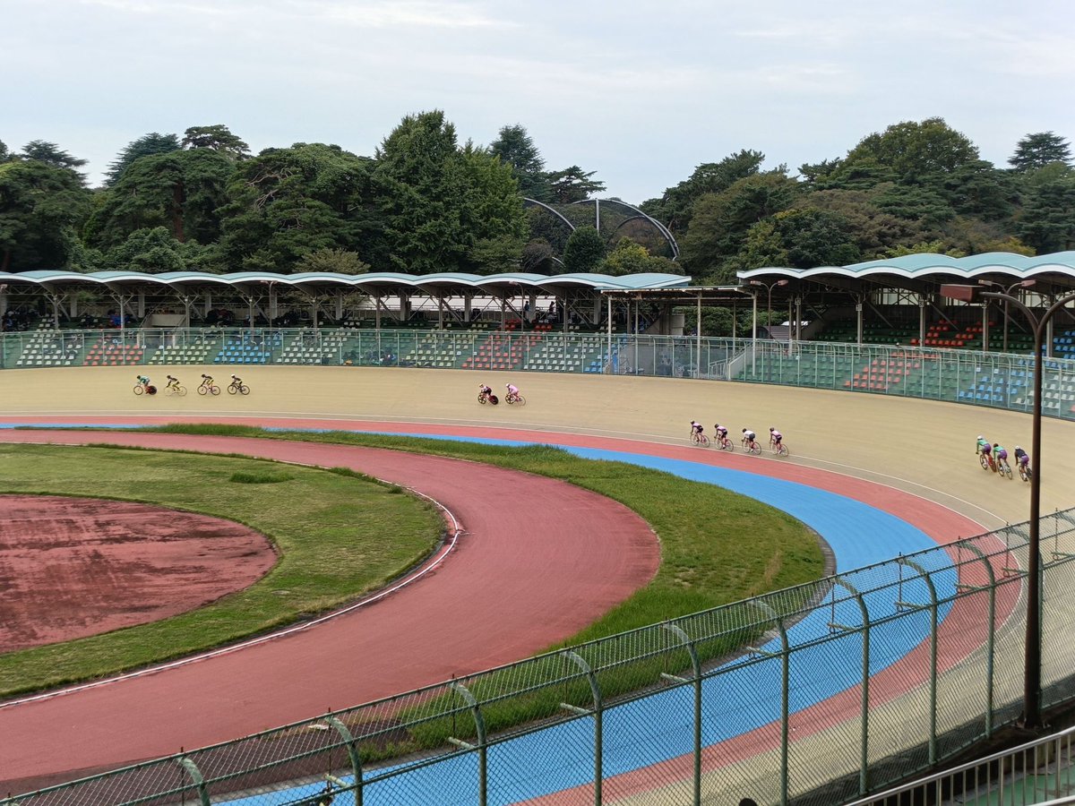 TCD_cycle's tweet image. 「関東高等学校新人自転車競技大会」に来ています。
会場にブースを出してますので是非お気軽にお越しください🚴💨

#自転車競技大会
#大宮競輪場
#東京サイクルデザイン専門学校