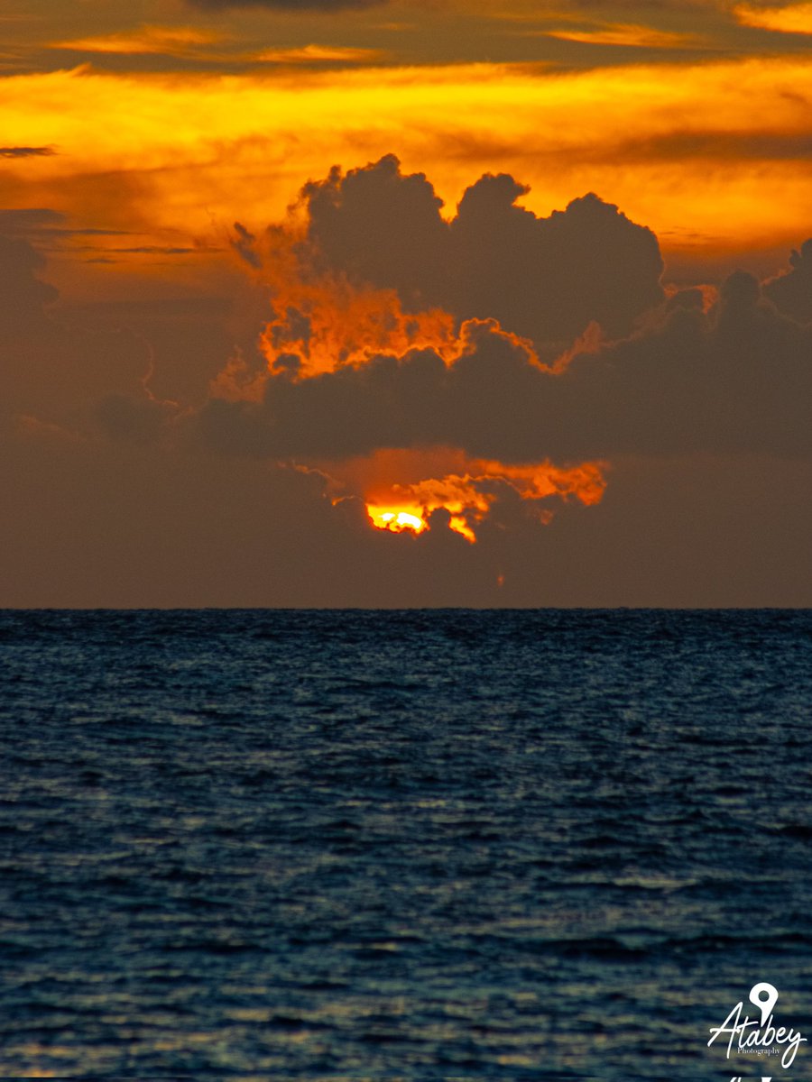 Enamorado de cada atardecer. 🧡

📍 Playa Domes
🇵🇷 Rincón, P.R. 🇵🇷

Dale "❤️" y comparte 🔃 con tus amistades y familiares. | Sígueme en Facebook, Instagram, Threads y X como @atabeyphotog. | ♻️ Cuida el medioambiente y llévate tu basura. 🚯