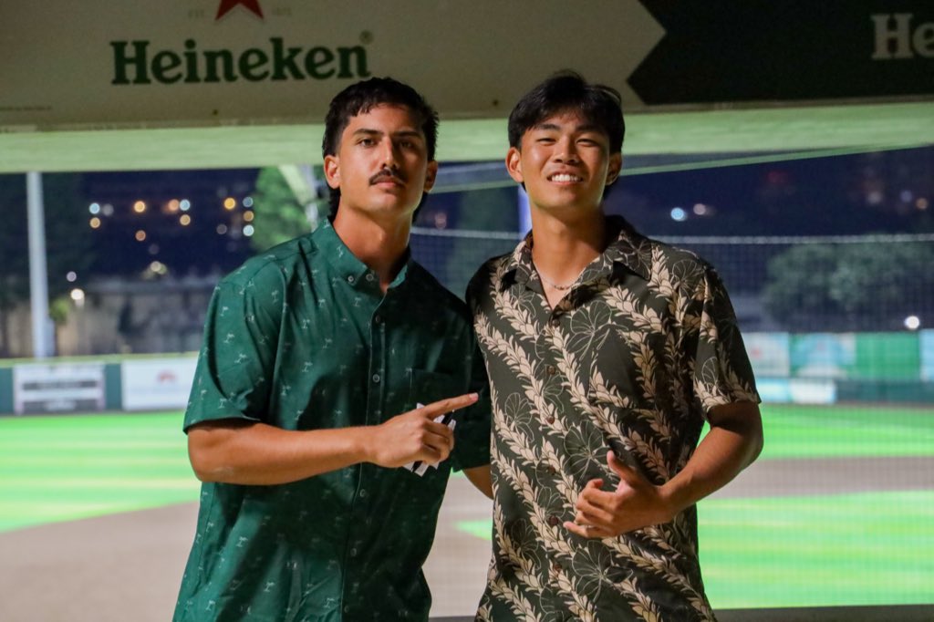 HawaiiBaseball's tweet photo. Draft night at the ‘Ohana World Series 🤙

#GoBows https://t.co/y8FdhVTz2Y