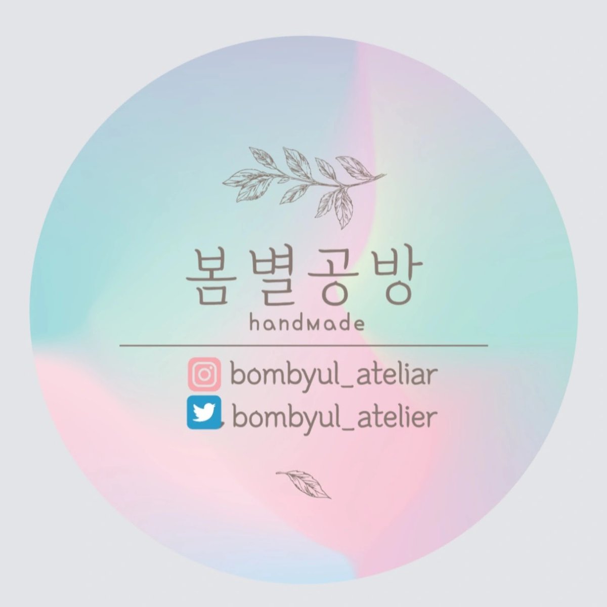 ☁️ 솜뭉치들만의 세상, 솜뭉치 온리전 🌨️
❄️ 겨울에 솜프리마켓11⛄️
🗓️ 25년 12월 20일 (토)
🏛️ 서울 SETEC전시장 3관 (서울 3호선 학여울역)

<봄별공방>   ✖️@bombyul_ateliar
📕솜인형-속성, 무속성/5, 10cm/의상, 악세사리
🎀5,10cm 솜인형 의상과 악세사리를 제작하고 있습니다