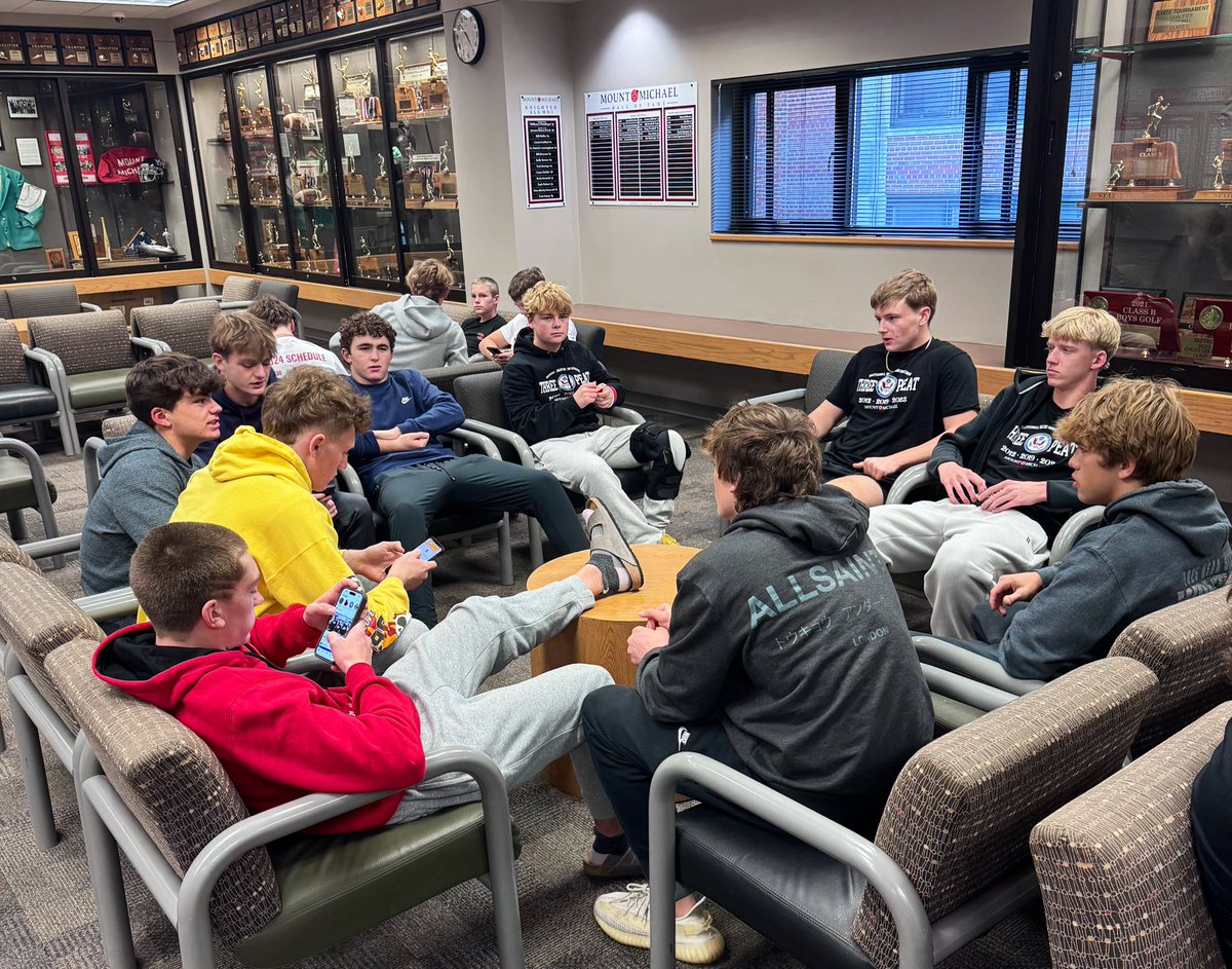 An incredibly awesome playoff game Unity Meal featuring steaks for our seniors! Our parents are the best, THANK YOU parents! We are ready to head to O’Neill tomorrow!
Go Knights!