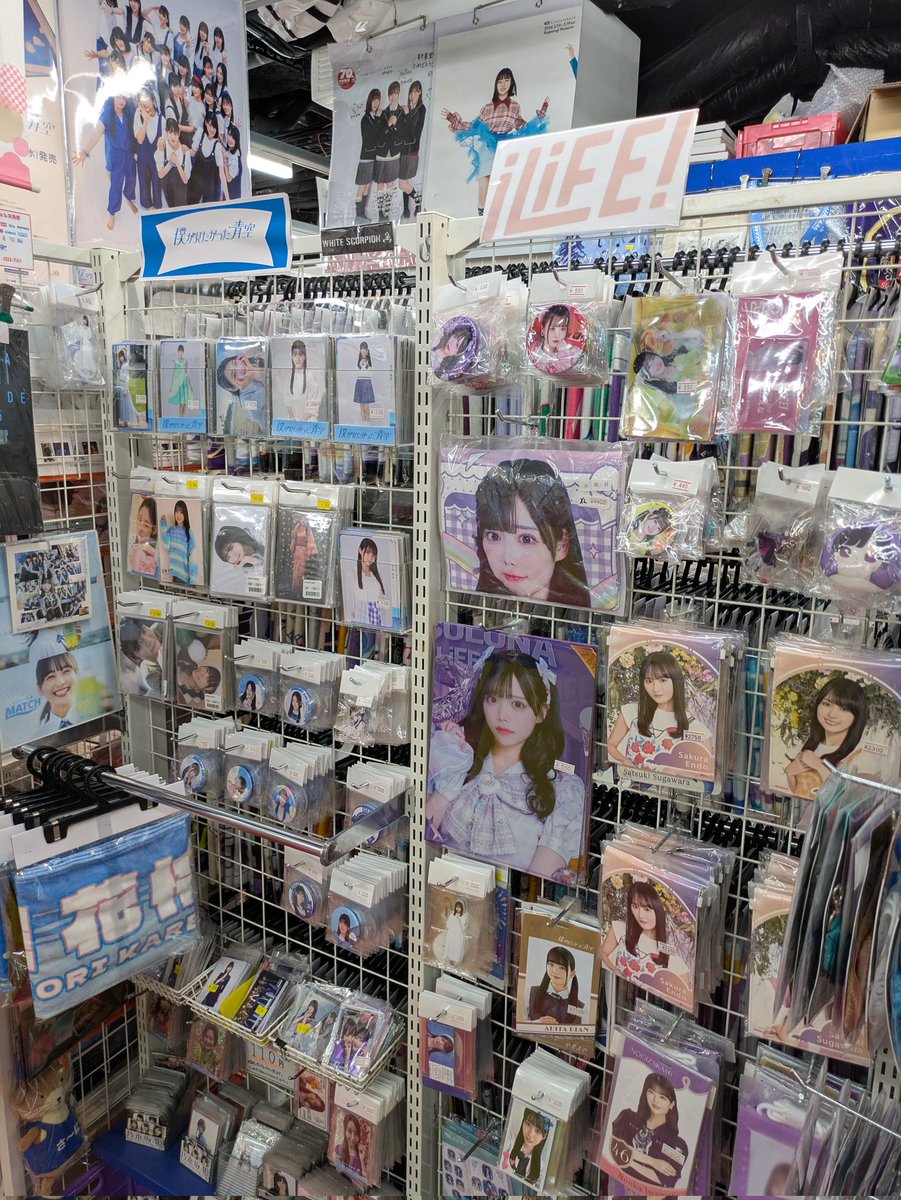 金曜日☁️ 本日も11時〜20時30分迄営業。買取り18時迄対応🎉各種公式