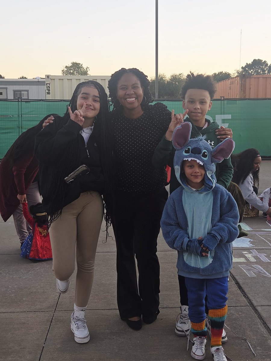 Mary Robinson (@maryrobinson_07) on Twitter photo Thankful for the opportunity to see these <a href="/BessieColemanMS/">Bessie Coleman MS</a> scholars grow and go towards new opportunities....and then come back & visit! #Thankful #LearnGrowAchieve Thankful for the opportunity to see these <a href="/BessieColemanMS/">Bessie Coleman MS</a> scholars grow and go towards new opportunities....and then come back & visit! #Thankful #LearnGrowAchieve