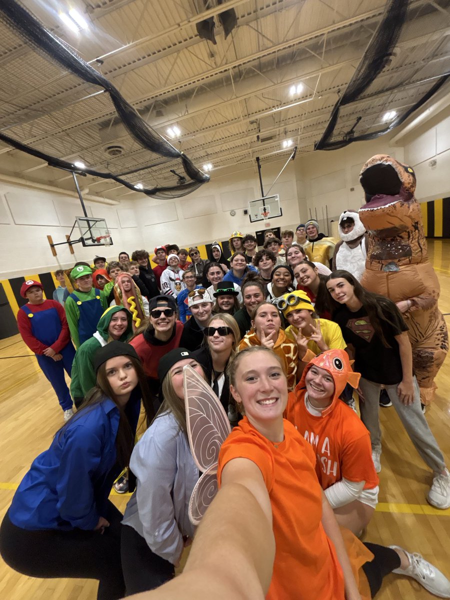 NVHSLadyKatSB's tweet photo. @BaseballNv and Lady Kat Softball had a great night of lifting, team building competitions and kick ball. 
#HalloweenTheme #TwoTeams #OneFamily 
#theNorth #WildcatPride 
🥎 ⚫️ 🟡 ⚾️ https://t.co/SybRFQ9339