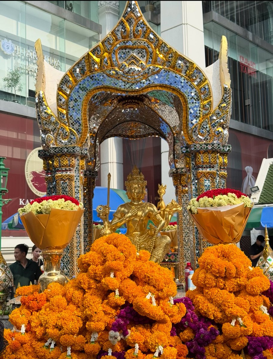 desirposter1565's tweet image. สวัสดีวันศุกร์
🕉️โอม อหัม ปรัหมา อัสมิ🕉️

ขอประสบความสำเร็จในหน้าที่การงาน 
เป็นที่รักใคร่ของคนทั้งหลาย 🙏🏻✨