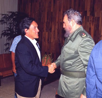 todo_cine's tweet photo. No encontré fotos de Jara con Fidel Castro. 
Pero encontré estas. https://t.co/9IAJNV6U7Z