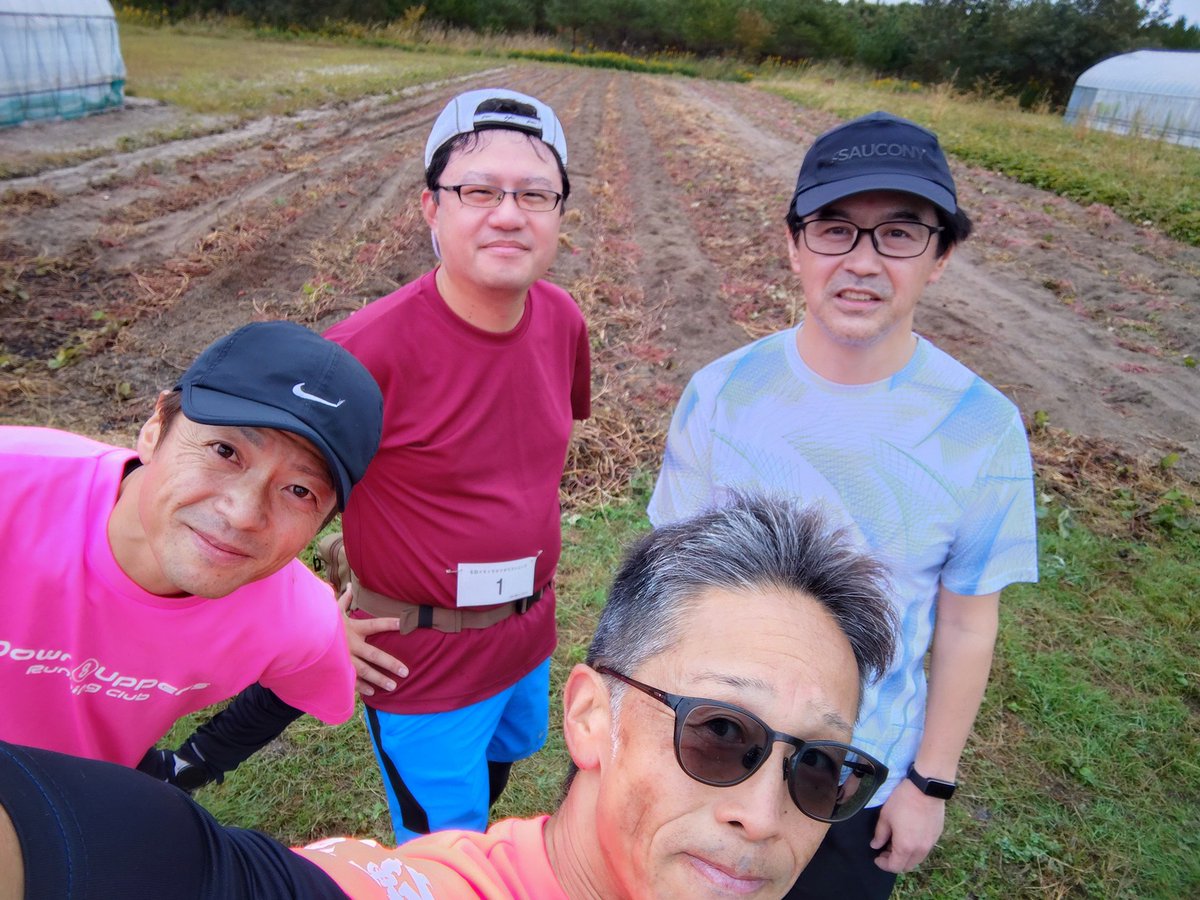 78event78's tweet photo. 10.26、ときどき雨の中、名取イモイモホリホリランニング2025無事終了！
雨予報で畑での芋掘りは中止となりましたが、欠席者の分まで走って芋煮食べて飲んでもいいんでね！🍠🍻
大会の様子は七転八起ＨＰ[イベント]で📷  
#マラソン #ランニング #名取イモイモホリホリ #岩沼市 #名取市 https://t.co/6vyJRCYkoh