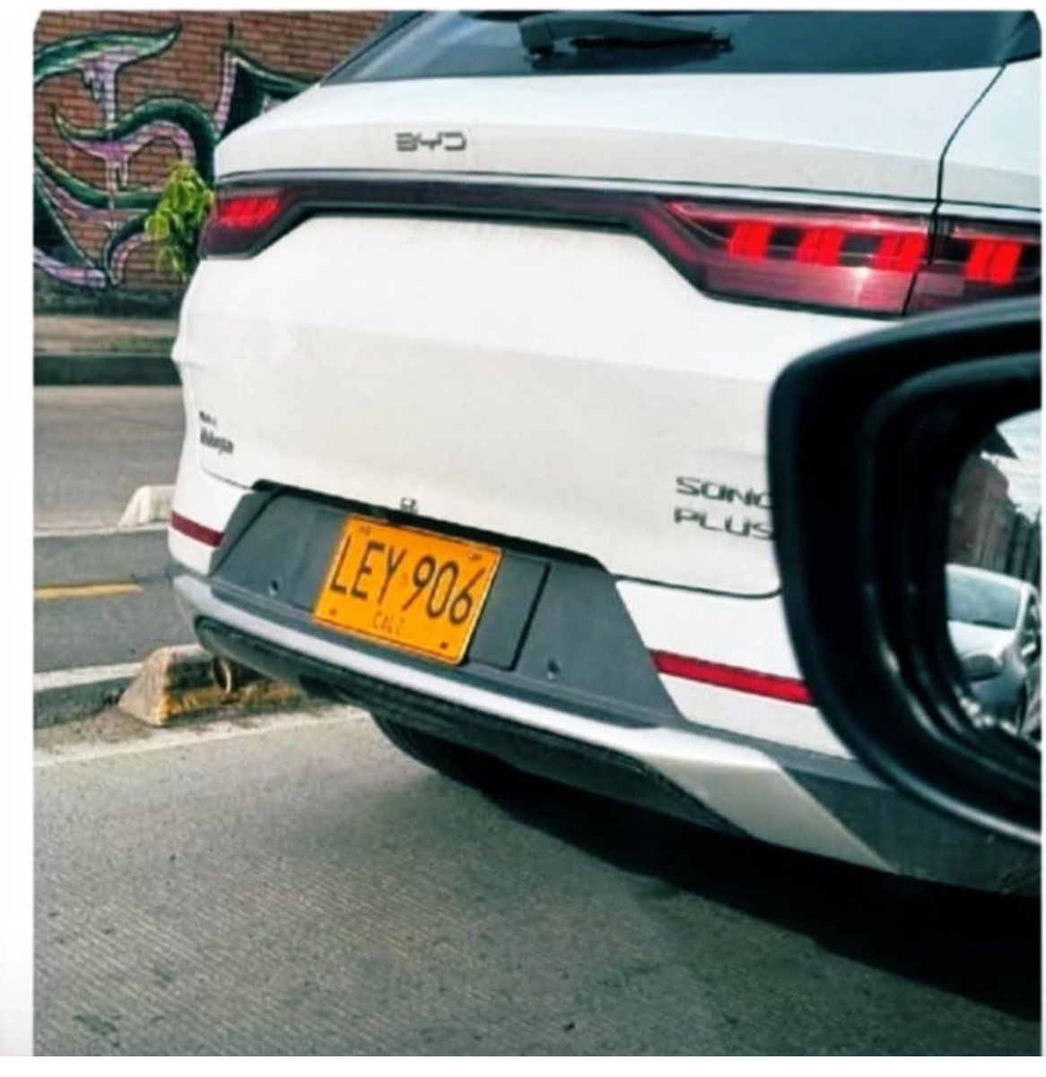 elmeroTenedor's tweet photo. Cuando creíste ver todo en tu carrera de derecho y aparece el carro penalista... https://t.co/RjUZdhBT6q