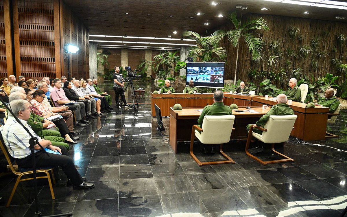 <a href="/RamnMonte1/">José Ramón Monteagudo Ruiz</a> <a href="/Alejand33638025/">Alejandro Monteagudo Martinez</a> <a href="/DiazCanelB/">Miguel Díaz-Canel Bermúdez</a> <a href="/DrRobertoMOjeda/">Dr. Roberto Morales Ojeda</a> <a href="/SalvadorValdesM/">SalvadorVM</a> <a href="/MMarreroCruz/">Manuel Marrero Cruz</a> <a href="/PartidoPCC/">Partido Comunista de Cuba</a> <a href="/PresidenciaCuba/">Presidencia Cuba 🇨🇺</a> <a href="/DiazCanelB/">Miguel Díaz-Canel Bermúdez</a> dio una clase metodológica de como funciona un Consejo de Defensa.