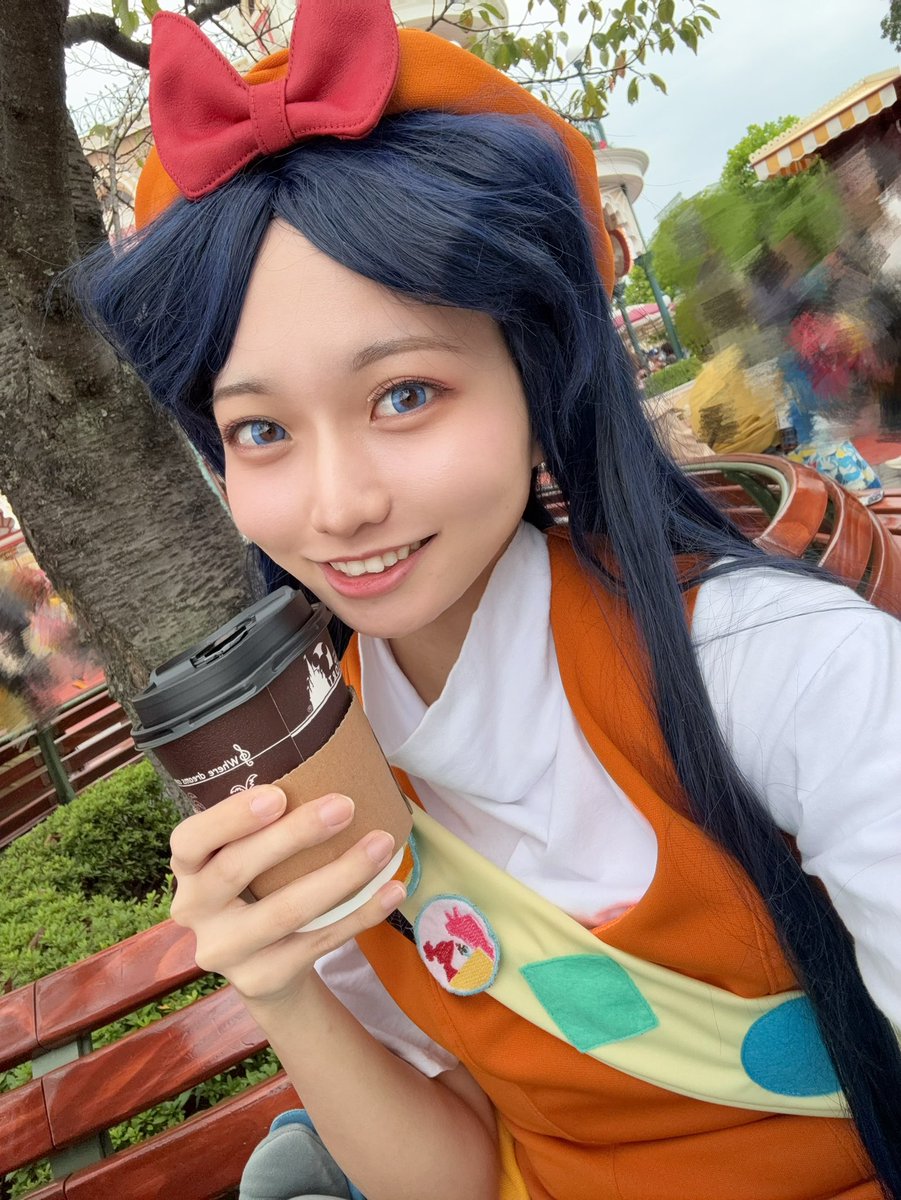 最終日はファイヤーサイドガールズイザベラ🔥🪵
半袖で頑張りたいから即ココア買った
#Dch仮装