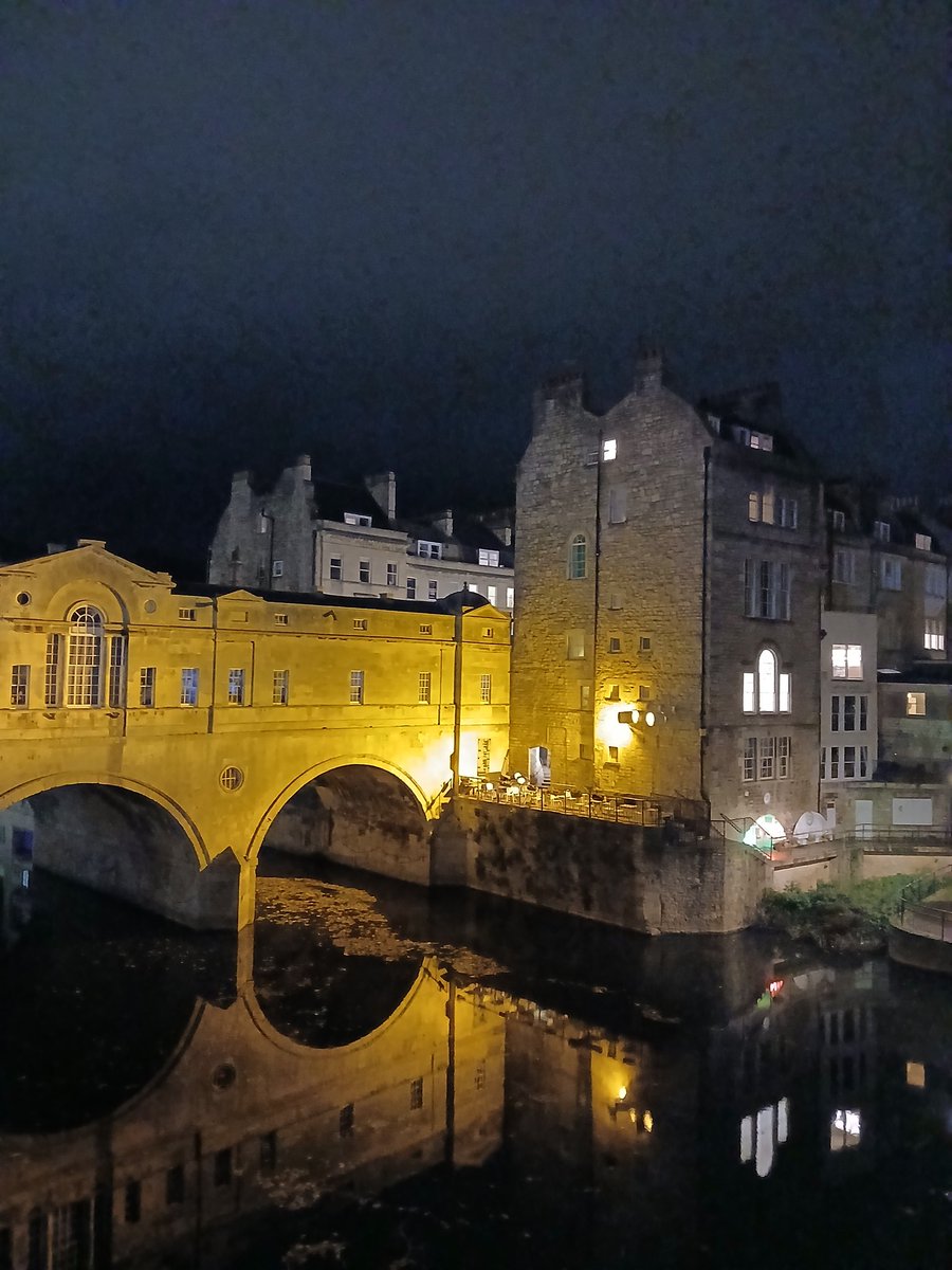 clairy_clairy8's tweet image. The stunning #reflection at #PulteneyBridge #Bath this evening.x 💛