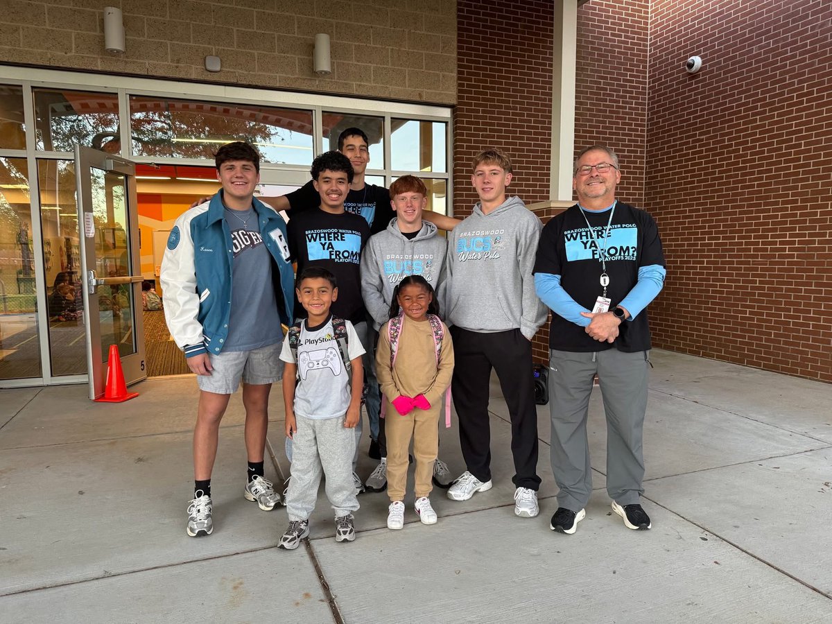 TheWetWood's tweet photo. Fun morning at A.P. Beutel Elementary! 💙

We loved greeting the Trailblazers and helping with Spirit Week with some Buc pride! 🏴‍☠️

#BucNation #BrazoswoodWaterPolo #WhereYaFrom #BucsGiveBack #RoleModelsinAction https://t.co/eX7WTUeVnL