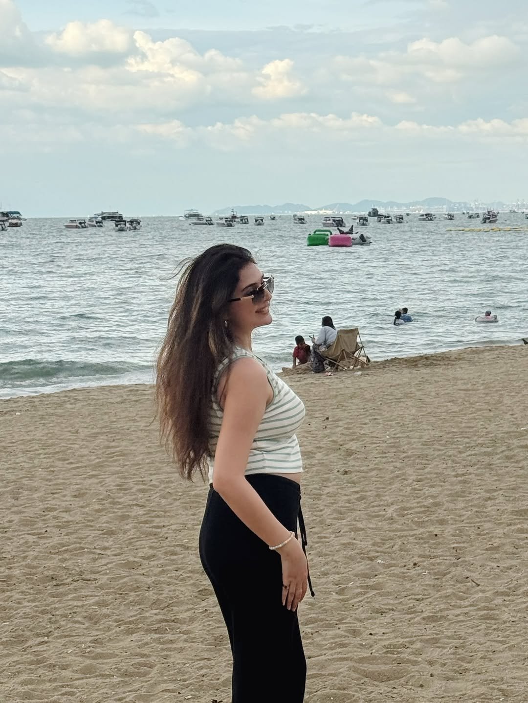 G4jhyKkasAA6vlI?format=jpg&name=large