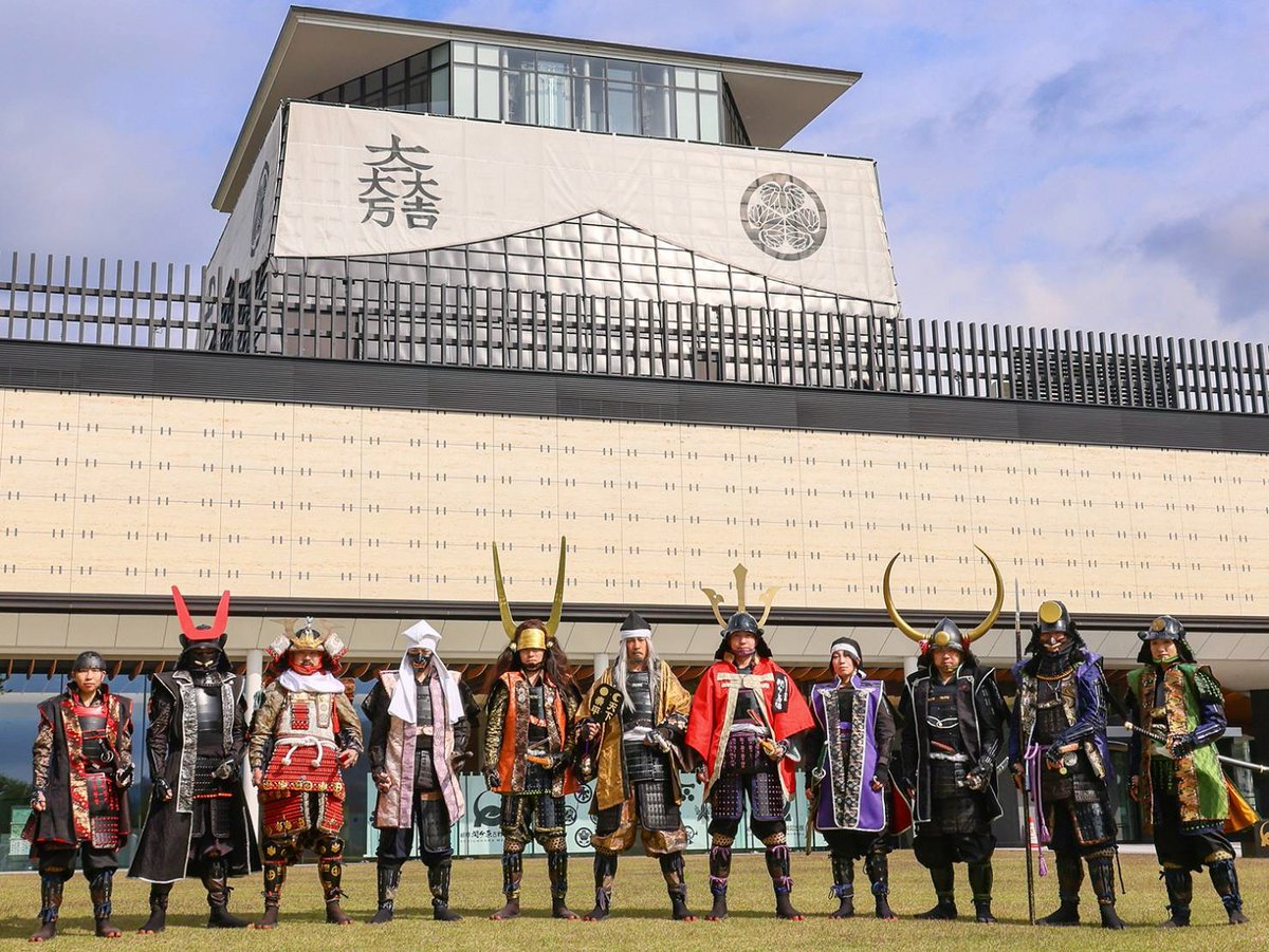 11月9日（日）11:00〜、14:00〜  古戦場おもてなし武将隊 #関ケ原組 の演武を開催します❗️
場所：記念館前庭芝生広場※雨天時：記念館と別館の間  
演武後は、おもてなし活動も行います🔥
ぜひ、記念館にお越しください✨