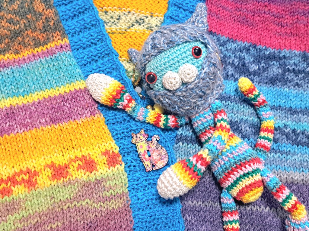 netarou_amuamu's tweet image. Opal＆KFS🧶13種類使ったパッチワークカーディガン完成🌱 ᐕ)ﾉ
Seriaで発見した猫ちゃんウッドボタンがとっても可愛い(*ΦωΦ*)♥