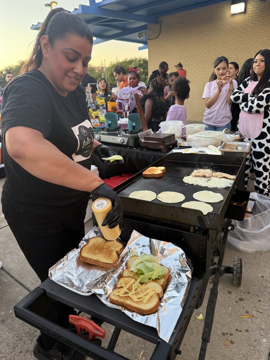 Anne Frank Elem tweet media