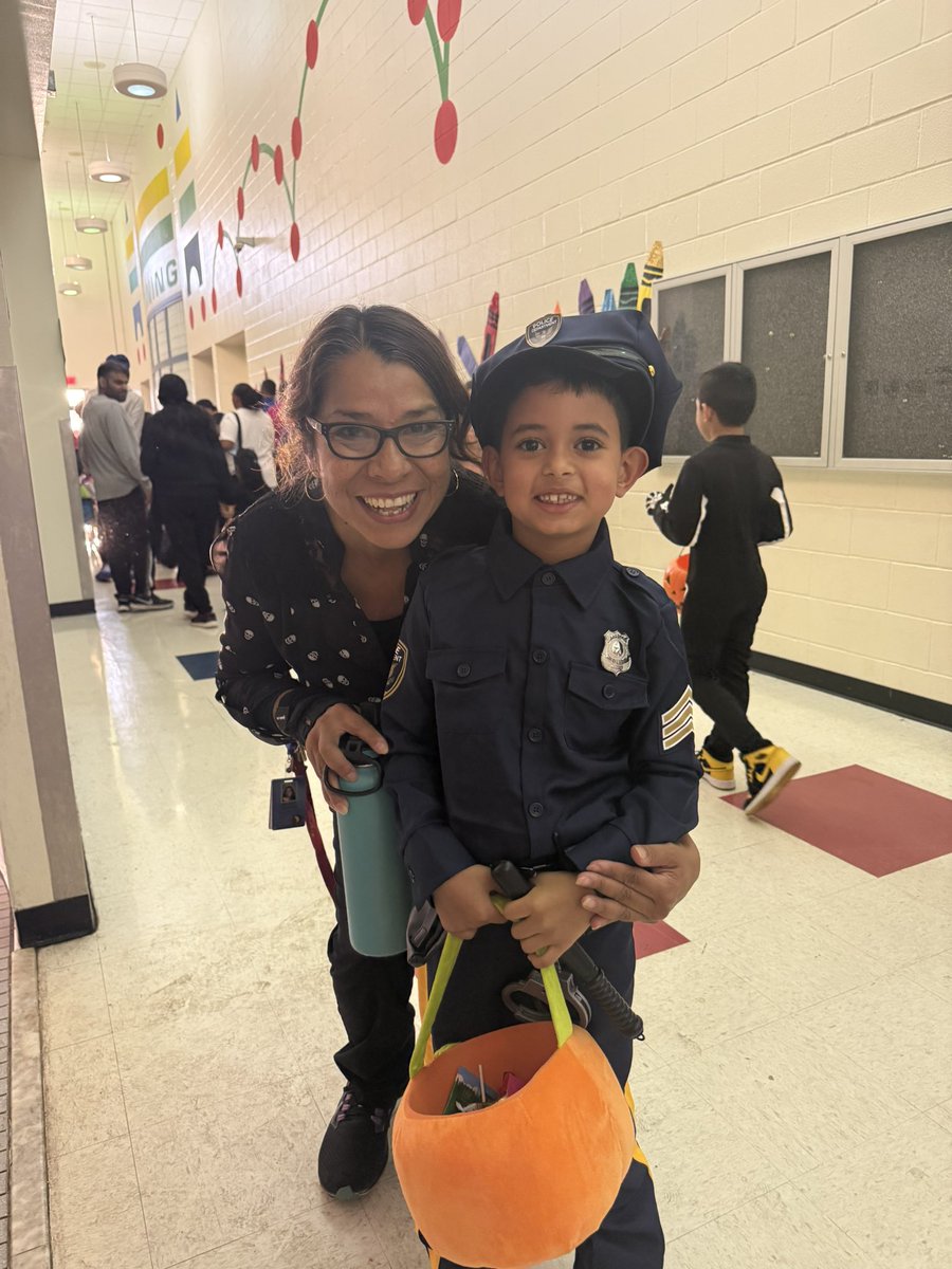 Anne Frank Elem tweet media