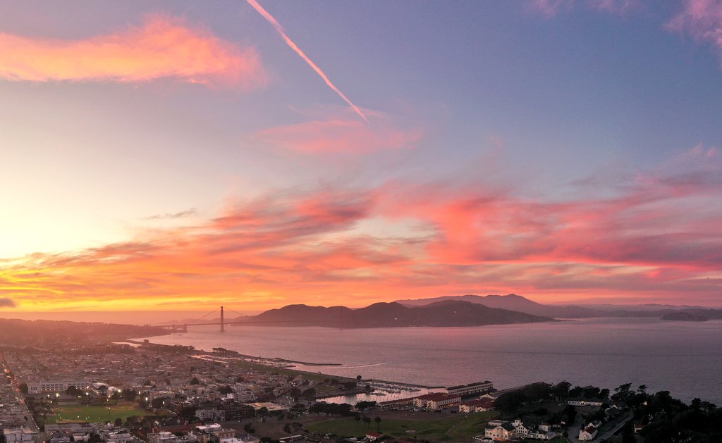 Another wow moment from Mother Nature at #sunset in #SanFrancisco tonight. Did you catch it?