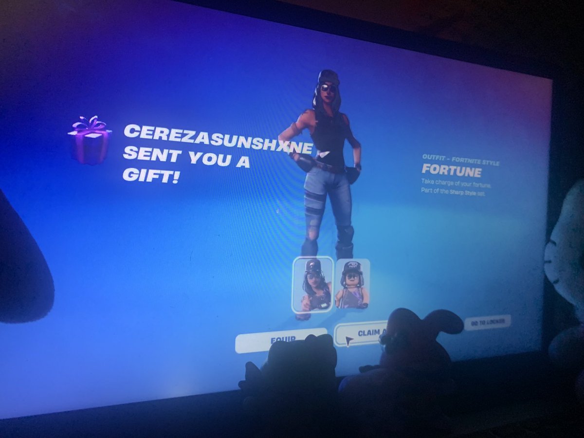 OMG OMGGGGGGG IM TAP DANCING IM SO JAPPY TYSM <a href="/CerezaSunshyne/">🍒Cereza☀️</a> AND <a href="/Flawshxne/">Flaw</a> FOR FORTUNE I GENUINELY AM SO HAPPU TYSM USE CODE Cereza TYSM AGAIN AND THE FACT THE GIFT IS PINK AKA MY FAV COLOR